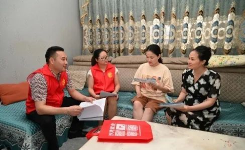 ��ΪȺ�ڰ�ʵ��ح��ν��ҵ֮����ɳ������̽����1