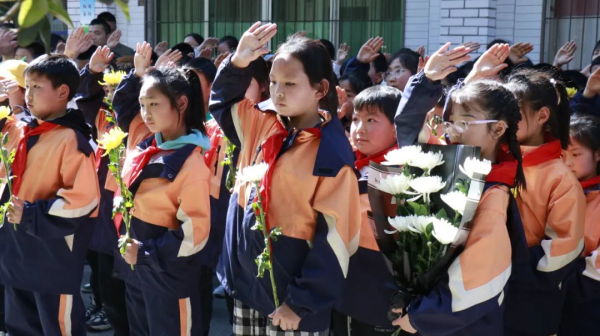 ����������5