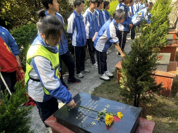 ����������8