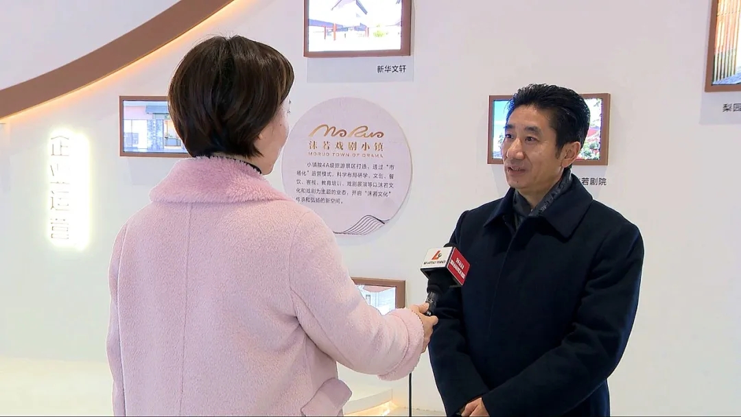 沙湾区委书记袁仕伦接受乐山广播电视台记者专