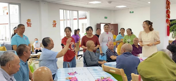 沙湾区福利中心老人其乐融融过中秋